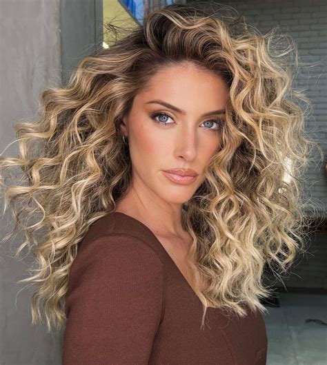 curly hairstyles blonde|30 Head Turning Blonde Curly Hair Looks for 2024 .